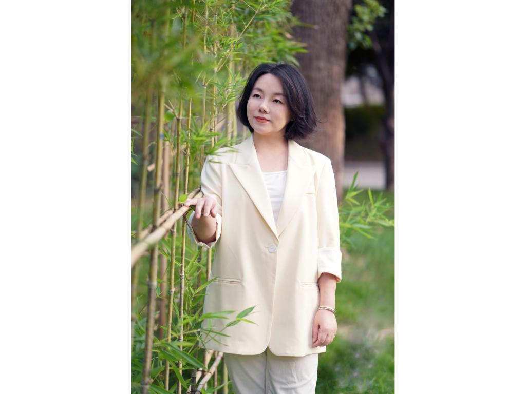 罗 婕
